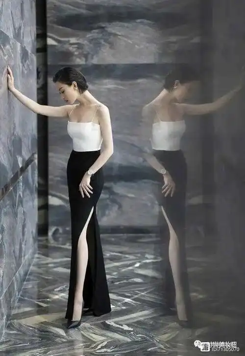 又被倪妮惊艳了,穿黑白吊带连衣裙 高开叉,1米5大长腿太迷人