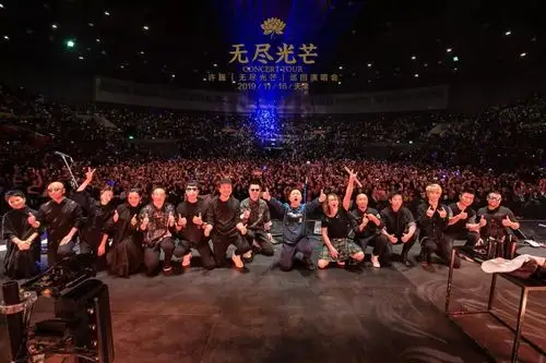 再添新曲许巍无尽光芒巡演第十站唱响天津体育馆