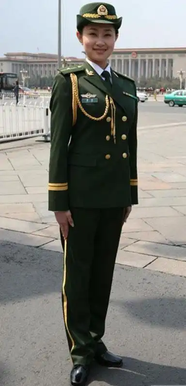 着07式服装武警礼服的官兵