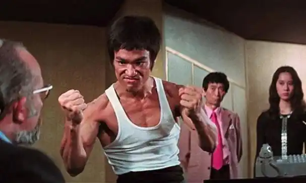 因此即便是李小龙也是以力量为基础的,其次才是技术.