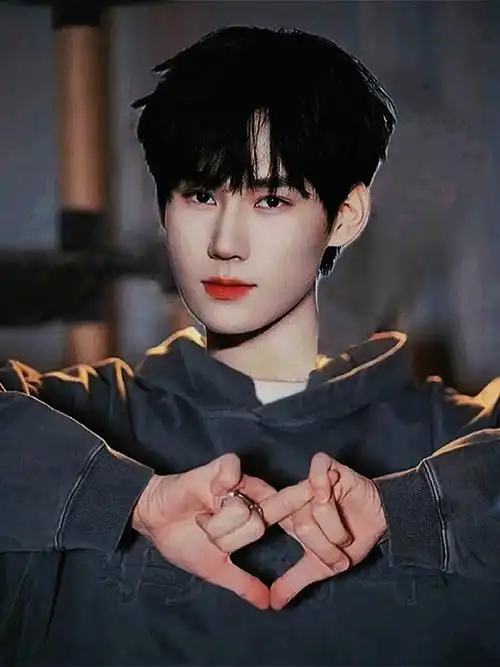 张真源俄式比心