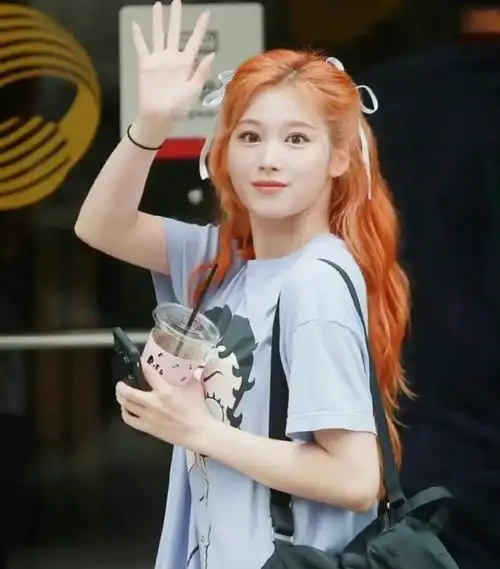 sana确诊新冠#jyp发布通知,twice成员sana确诊新冠,希望美女早日扛创