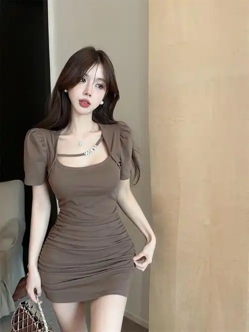 美式性感辣妹风显胸大连衣裙韩版纯欲气质收腰露锁骨