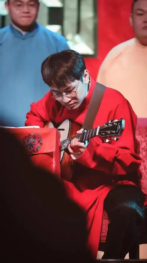 郭霄汉:女朋友是吉他,cp是柱子,那邪包袱是什么呢?