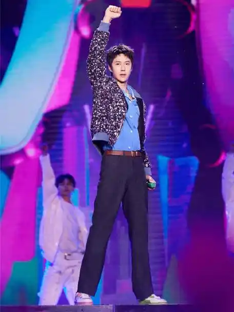 奥运资格赛王一博观赛##王一博跳街舞##星姐微博