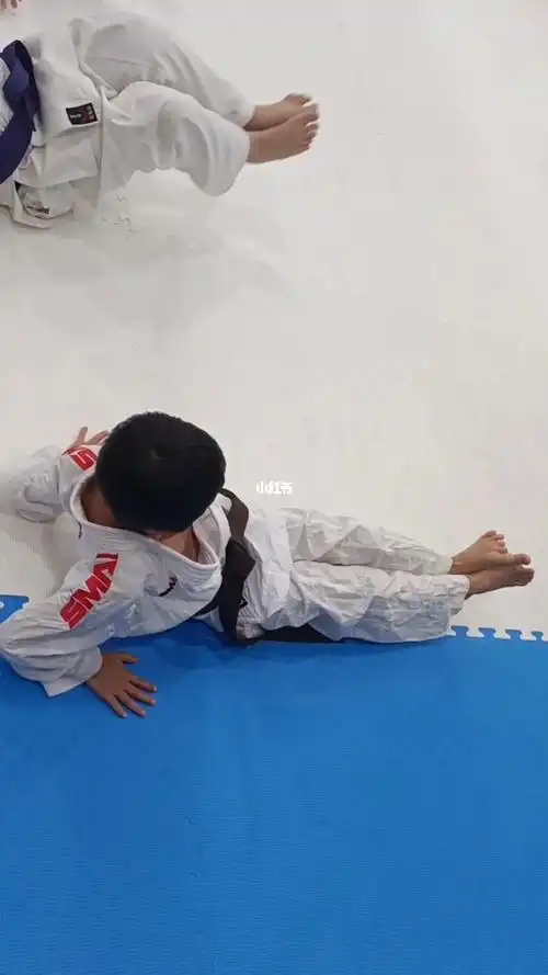 练腹肌练腿练脖子