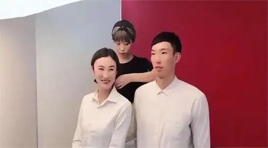 在篮球队里,周琦毫无疑问是表现最杰出的一位球员.