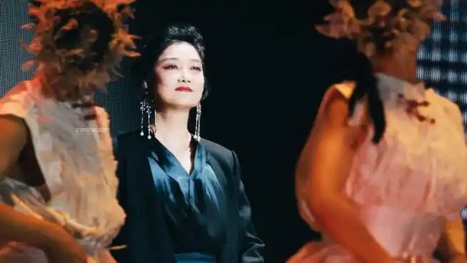 303836#凤凰传奇演唱会#    -  展翅翱翔九天  @凤凰传奇de玲花