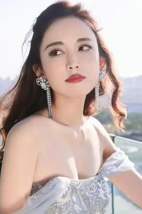 古力娜扎_网易订阅