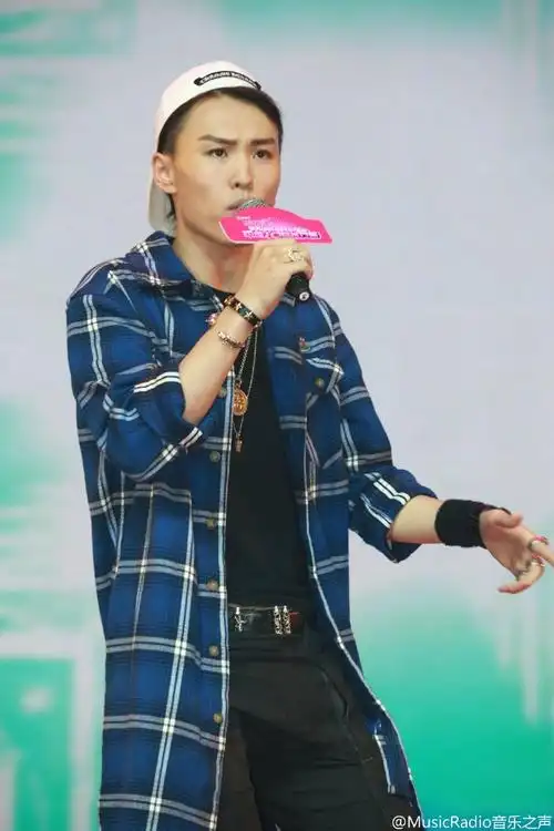 张玮是谁压轴现身2014年度蒙牛酸酸乳#musicradio中国top排行榜#系列