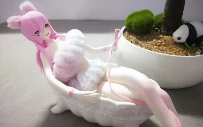 一只没穿衣服的狐狐手办