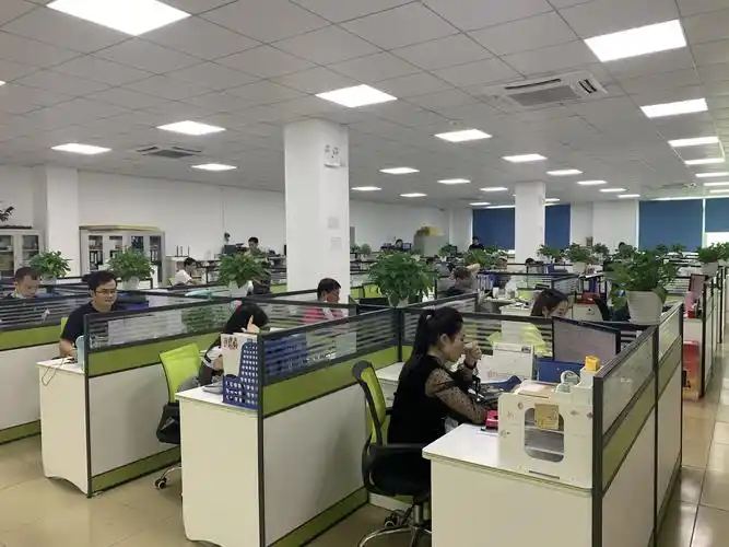 采购部,工程部,开发部,销售部,财务部综合办公室.