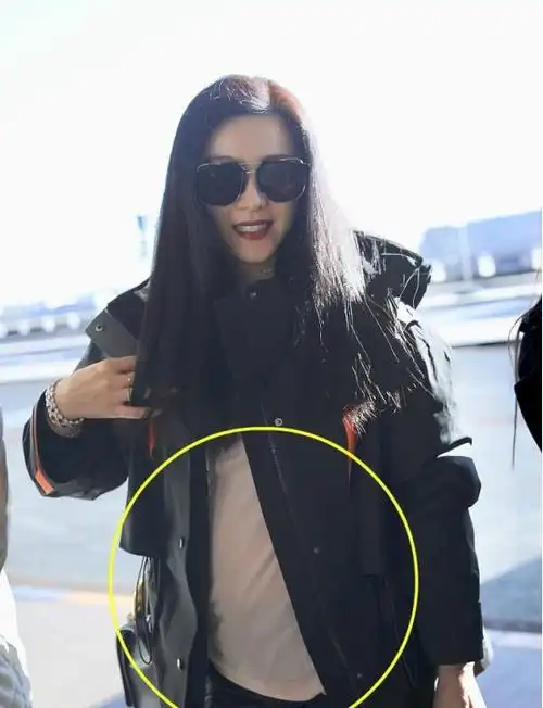 范冰冰现身肚子凸起太多像"孕妇",身材发福明显