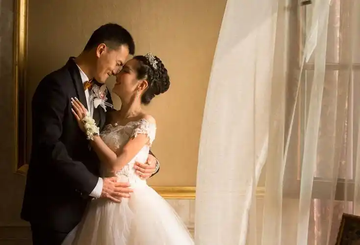 > 正文  何洁曾在某访谈节目中自曝产后竟然因为抑郁差点自杀,在老公