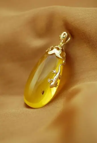 作品:珠宝定制,琥珀珠宝设计