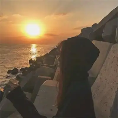 日落黄昏夕阳好看女生头像背影女生唯美夕阳西下背影头像图片