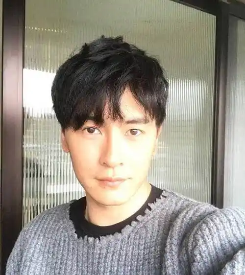 走进郑元畅生活中的家,表面高冷的男神,竟也喜欢在卫生间自拍_时候_的