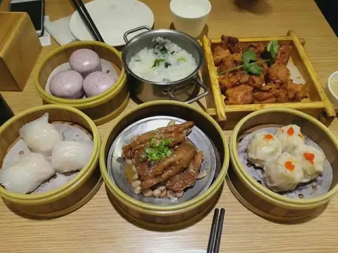 2023圣河湾港式茶餐厅(福寿街店)美食餐厅,店面环境干净整洁,饭菜价格