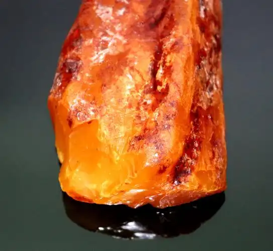 天然柯巴脂琥珀优质鸡油黄蜜蜡原石摆件50g以上厂家进口直供.