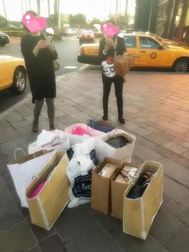 二,疯狂购物,满载而归肉质鲜美的帝王蟹