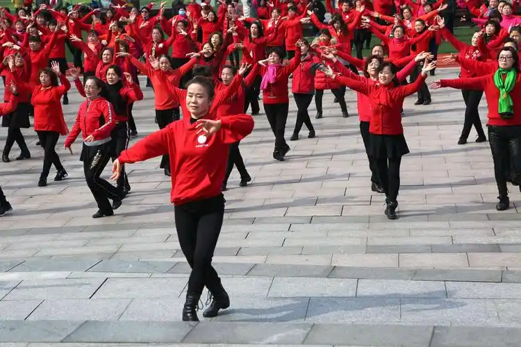 点赞新时代"昆山市广场舞协会千人共舞庆元宵活动集锦.