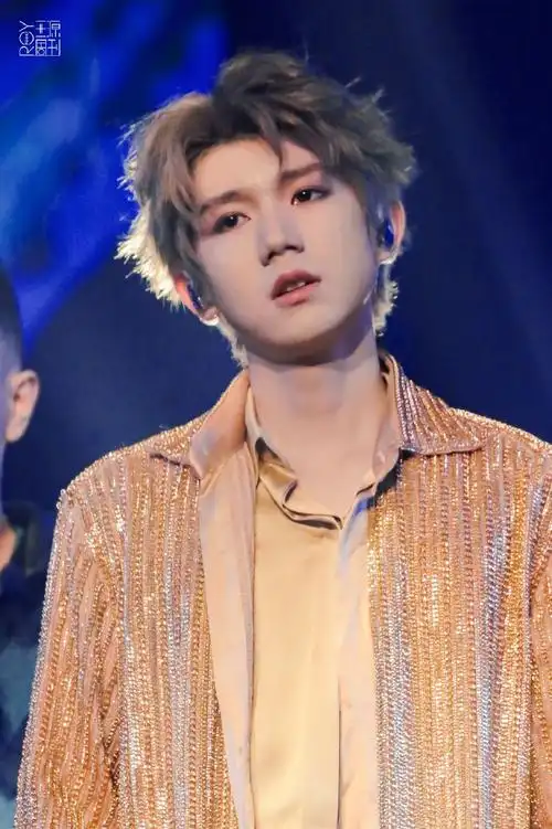 王源超话王源超话#王源客厅狂欢巡演#给提不起劲的周一一点小小的