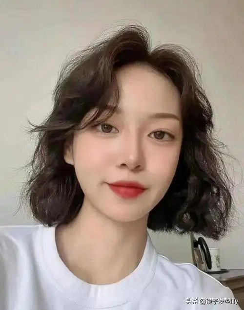 高额头的女生适合什么发型,额头高的女生适合什么发型(18款高颜值发型