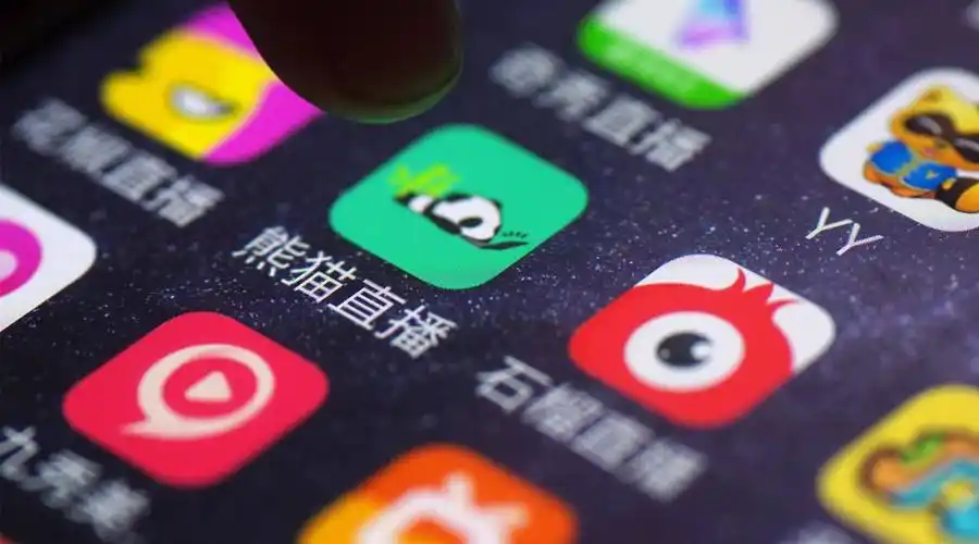 他们往往也能发表对国家大事的见解,而且他拥有自己的传播渠道一车