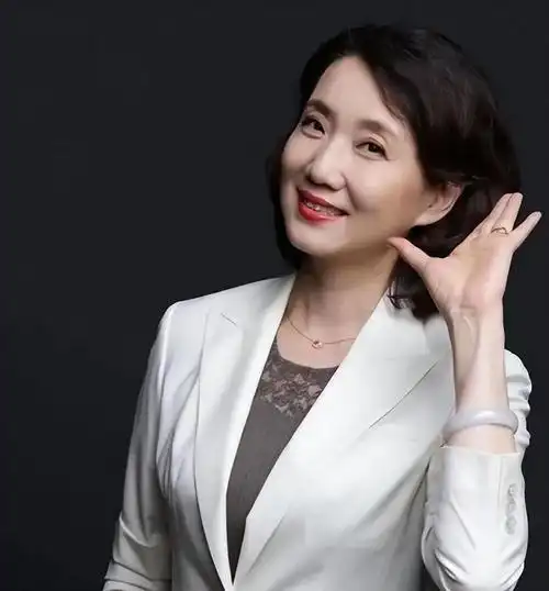 央视主持人李修平:二婚嫁大10岁丈夫,60岁无儿无女也幸福|康辉|张宏民