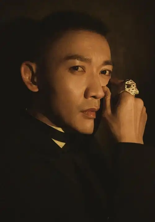 成熟型男聂远西装革履帅气写真