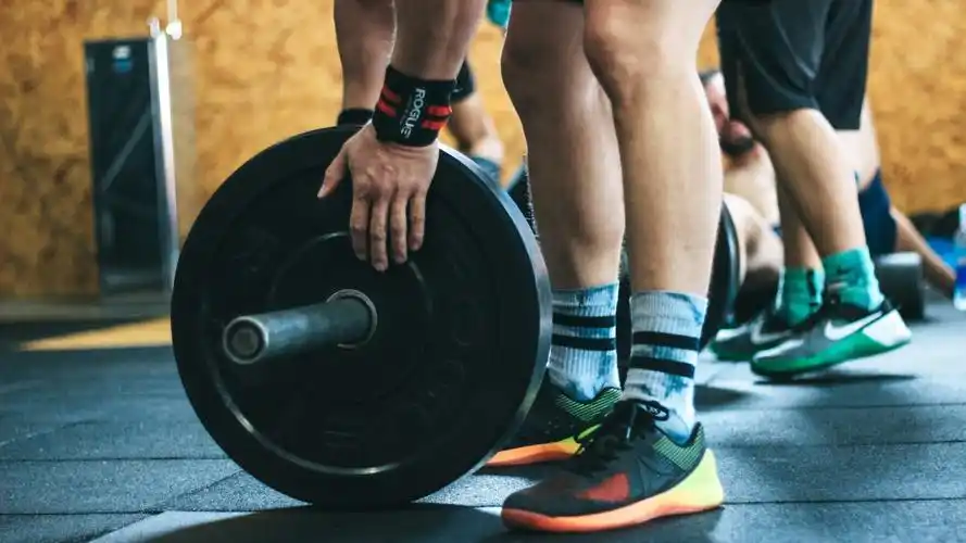 健身杠铃图片-体育壁纸-高清体育图片-第3图-娟娟壁纸