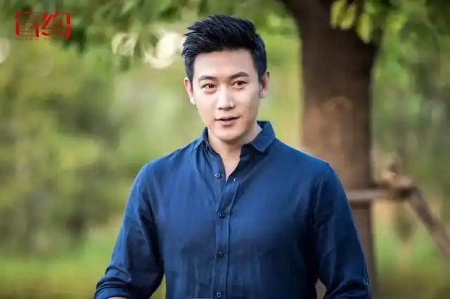 陆毅晒与老婆鲍蕾合影庆祝生日#在这个浮躁的时代,生活快餐化,当爱情