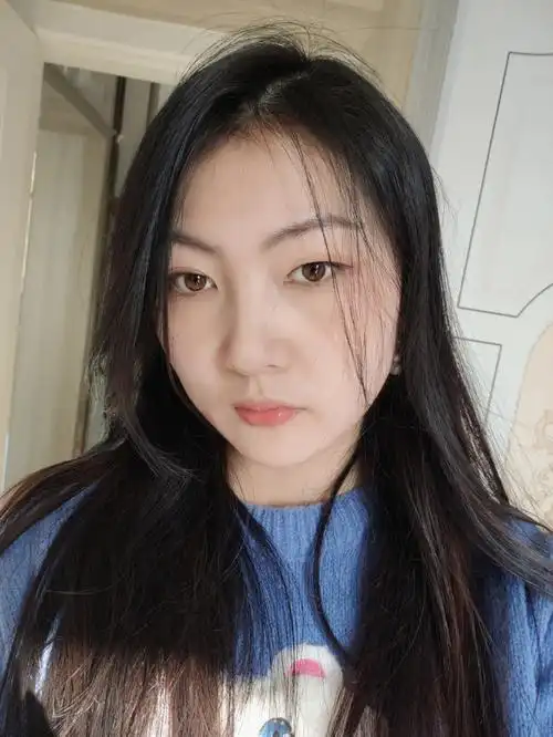 的很#来拍照了  记录美好的一天怎么能不自拍呢毕竟女孩子是最美的