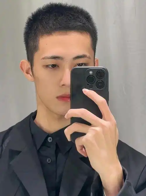 这才是男生该剪的发型,清爽干净显帅气!
