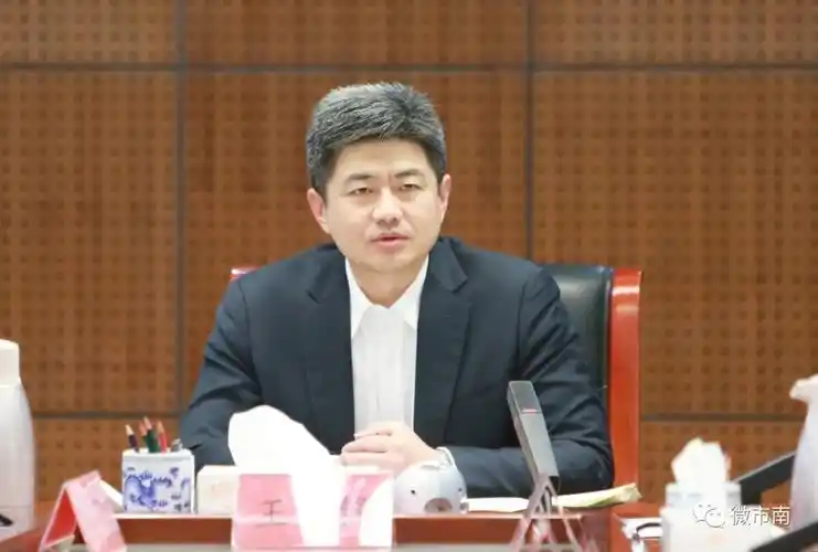 王锋主持召开党代会报告起草工作专题务虚会