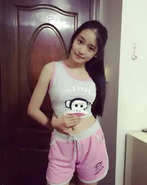 初二女生减肥一天催吐5次,畸形审美的背后,是校园的"新霸凌"