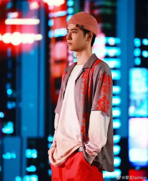 王一博街舞5西瓜红造型##这就是街舞5队长大秀剧照