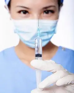 医师以注射器图片