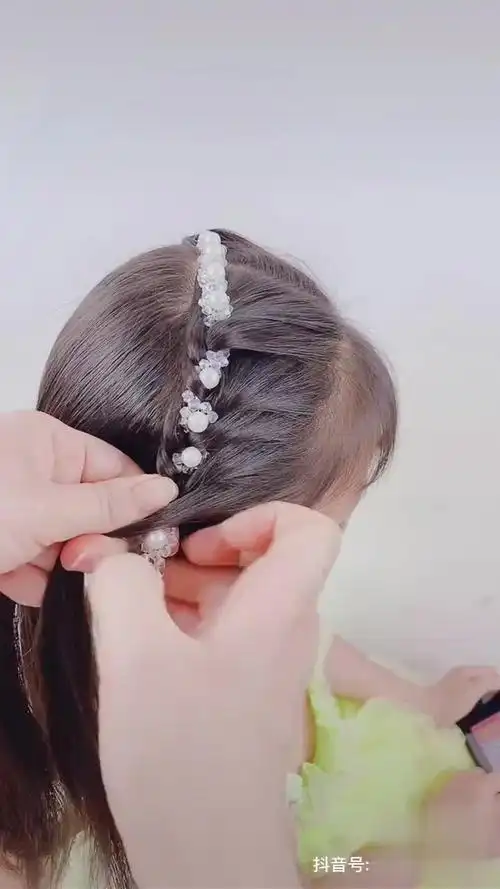 六一儿童节发型 儿童日常简单编发 小公主盘发