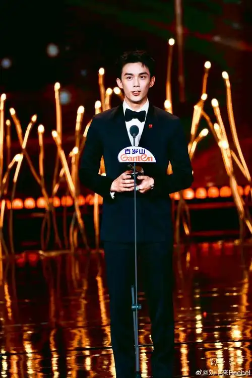 当时距离超远,感叹一句男明星真的好瘦好瘦吴磊超话#吴磊#长沙·湖南