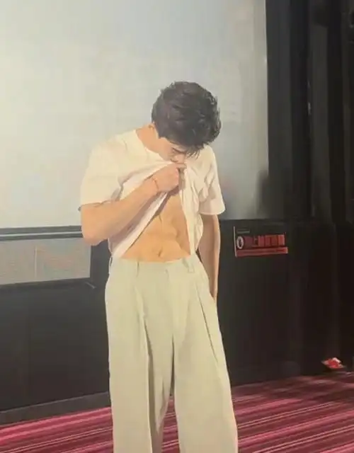 王星越现场秀腹肌!感谢微博追剧团!《为有暗香来》,追起来!