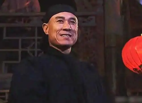 在拍摄《雍正王朝》之前,他在内蒙古海拉尔拍摄另一部戏,在宾馆接到了