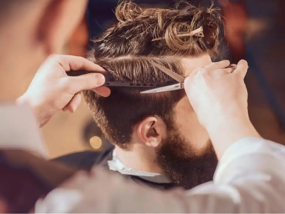 剪发时必须打薄打碎吗理发师专业解读发型发量说了算