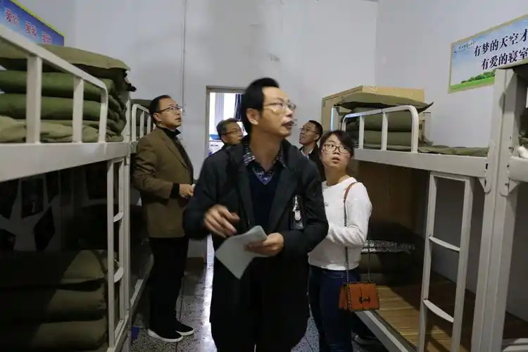 创文从扫屋做起 ——记郴州市二中"我爱我家"优秀宿舍评比活动