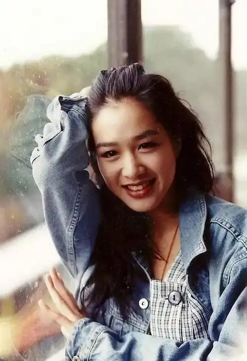 钟丽缇年轻时好明媚呀!漂亮极了,还灵动可爱,美得超有辨识度