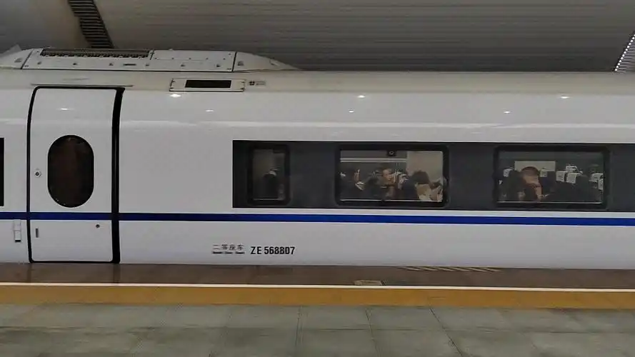 g1251次(大连北站-上海虹桥站)本务沈阳动车段crh38