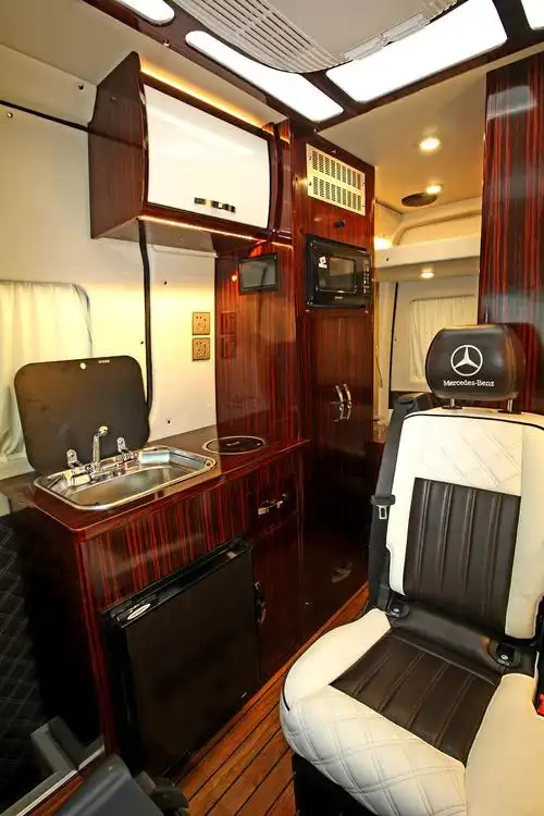 骏驰奔驰315b型房车内部图片