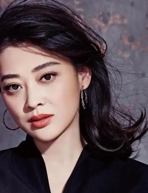 梅婷换新发型引网友围观网友感叹瞬间老10岁