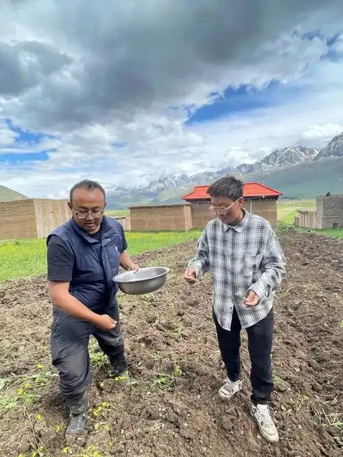 7月26日,是曲亮作为四川省甘孜藏族自治州甘孜县昔色乡四别村第一书记