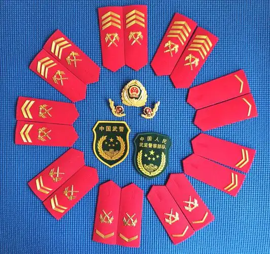 警官警衔肩章图:07式武警士兵,士官警衔红色领章图:07式武警士兵,士官